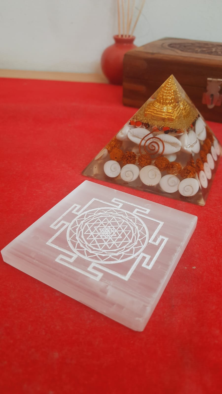 Dhan Yog Pyramid with Selenite Plate- Wealth Intention